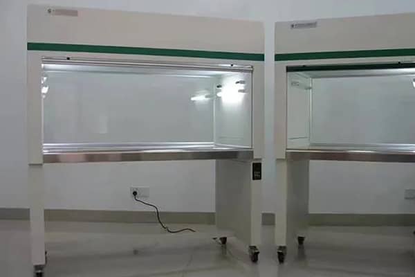 麻豆成人影院在线室仪器设备&mdash;&mdash;超净工作台